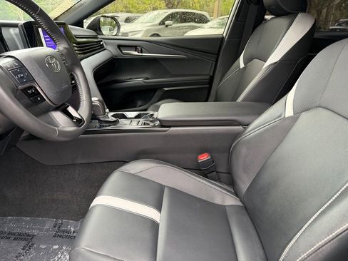 Used 2025 Toyota Camry SE image 19