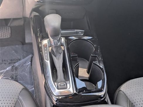 Used 2025 Chevrolet Trax LT FWD image 20