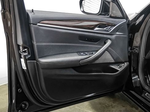 Used 2023 BMW 530e RWD image 40