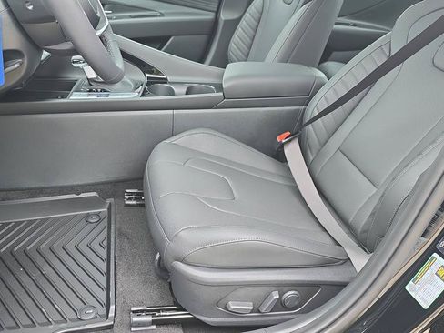 New 2026 Hyundai Elantra Limited FWD image 14