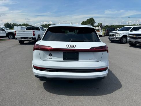 Used 2022 Audi e-tron Premium w/ Convenience Plus Package image 21