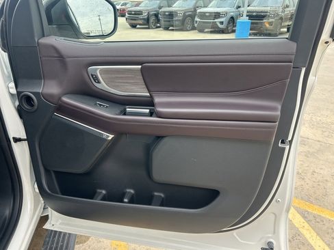 Used 2025 Ford Expedition Max Platinum w/ Platinum Ultimate Package image 9