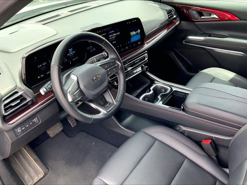 Used 2025 Chevrolet Traverse Z71 AWD/4WD image 18