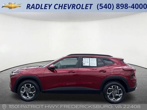 Certified 2025 Chevrolet Trax LT w/ LT Convenience Package FWD image 26