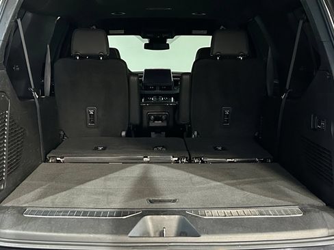 Used 2023 Chevrolet Suburban Premier AWD/4WD image 31