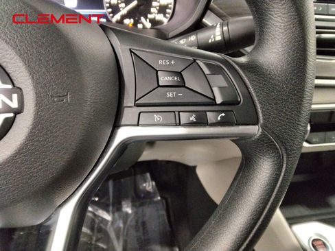 Used 2025 Nissan Altima 2.5 SV image 13