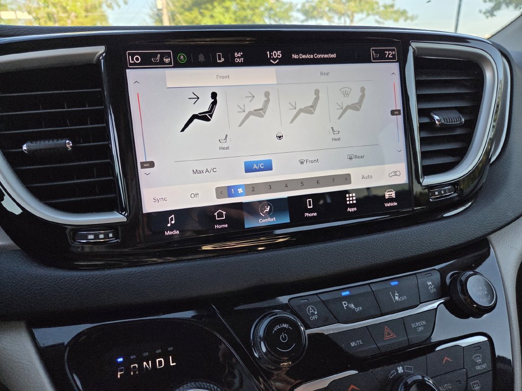 Used 2023 Chrysler Pacifica Touring-L FWD image 10