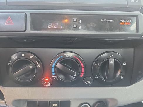 Used 2013 Toyota Tacoma 2WD Regular Cab image 19