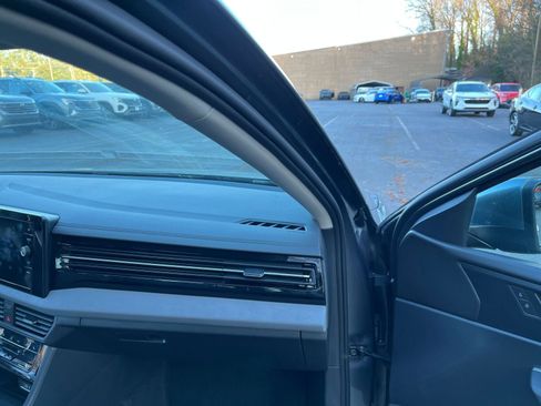 Used 2025 Volkswagen Jetta SE image 36