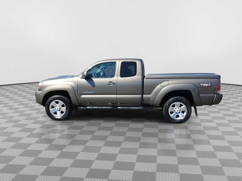 Used 2011 Toyota Tacoma PreRunner w/ TRD Sport Pkg RWD image 5