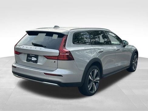 Used 2025 Volvo V60 B5 Cross Country Plus AWD/4WD image 7