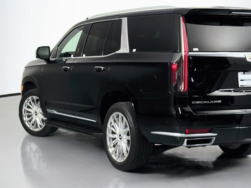 Used 2023 Cadillac Escalade Premium Luxury AWD/4WD image 16