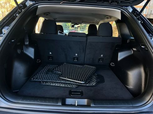 Used 2019 Jeep Cherokee Latitude w/ Cold Weather Group image 27