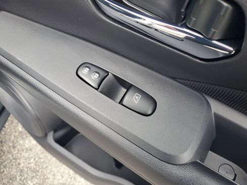 Used 2021 Nissan Kicks SV image 11