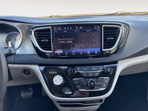 Used 2024 Chrysler Pacifica Touring-L FWD image 43