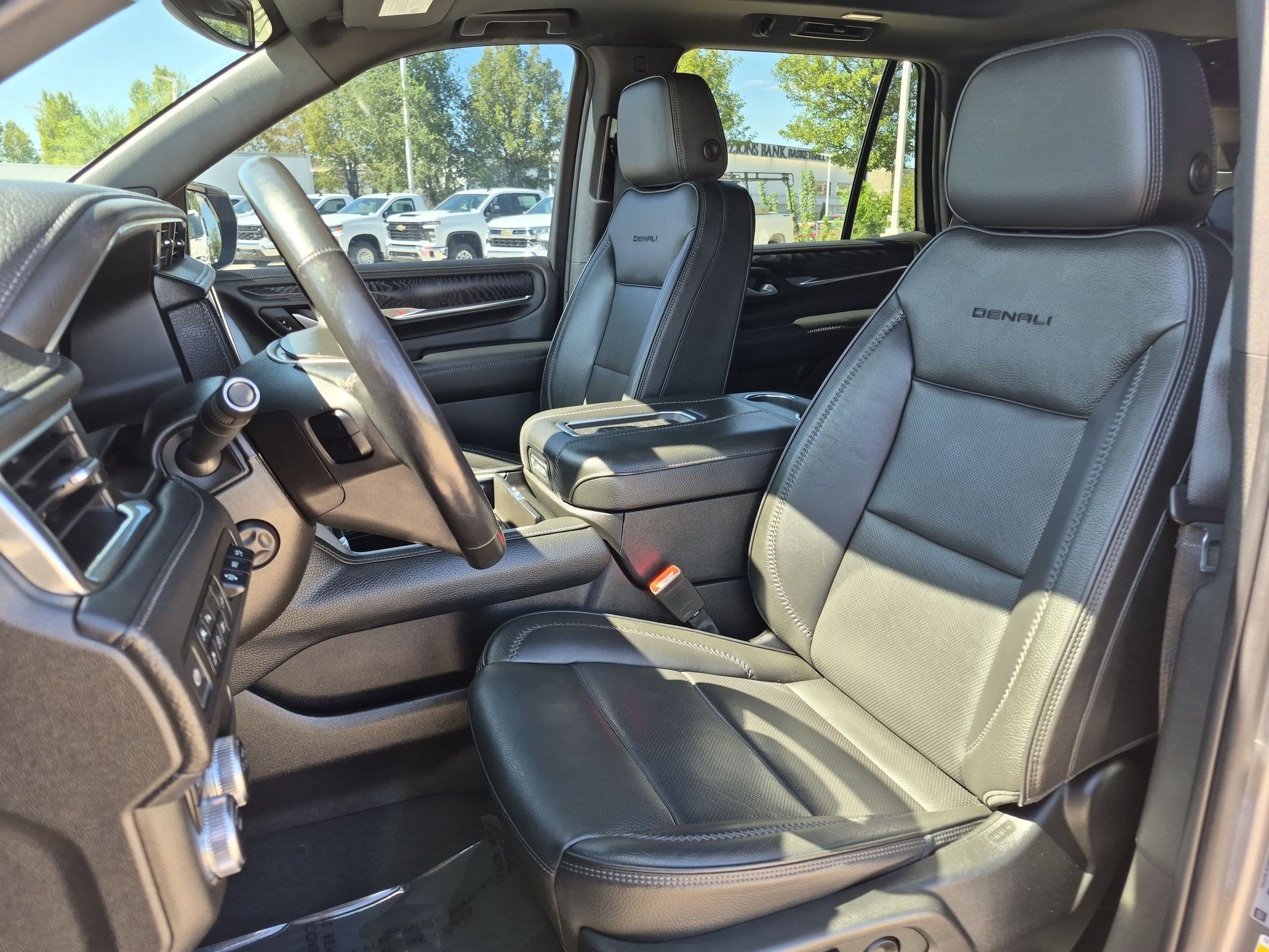 Used 2022 GMC Yukon Denali AWD/4WD image 25