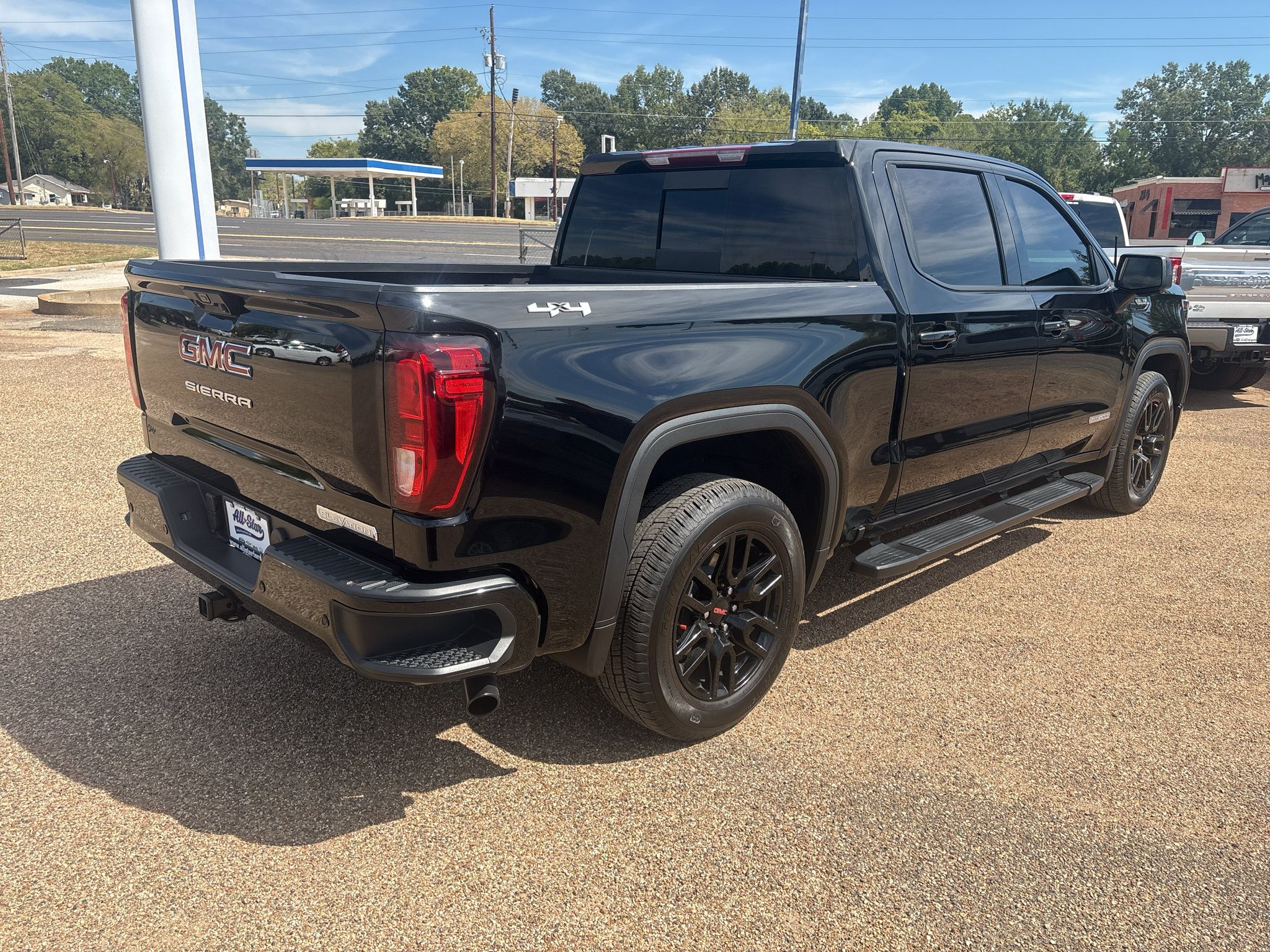 Used 2025 GMC Sierra 1500 Elevation w/ Elevation Premium Package AWD/4WD image 4