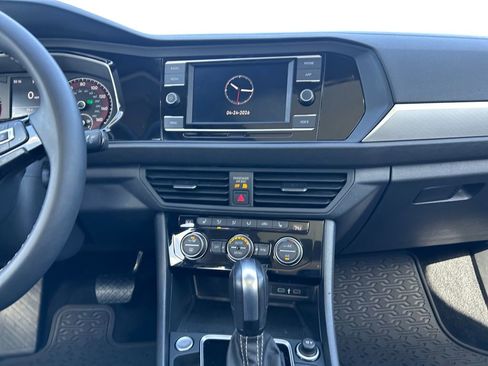 Used 2021 Volkswagen Jetta SE FWD image 13