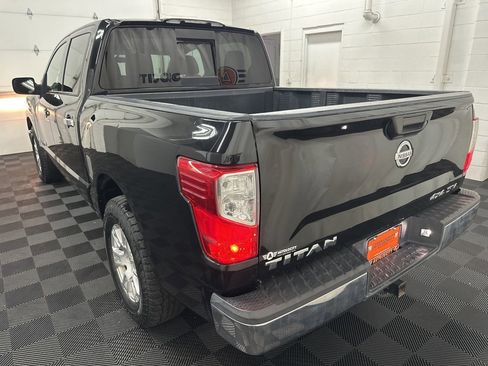 Used 2017 Nissan Titan SV image 7