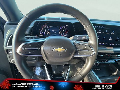 Certified 2025 Chevrolet Suburban Premier RWD image 18