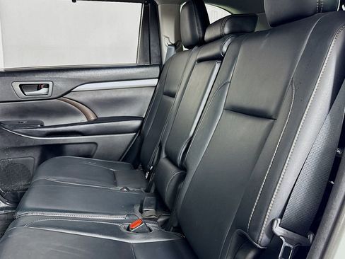 Used 2018 Toyota Highlander XLE AWD/4WD image 12