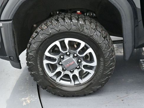 Used 2024 GMC Sierra 2500 AT4 w/ AT4 Premium Plus Package AWD/4WD image 37