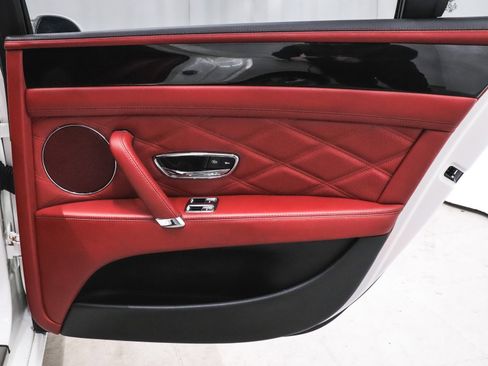 Used 2016 Bentley Flying Spur V8 image 17