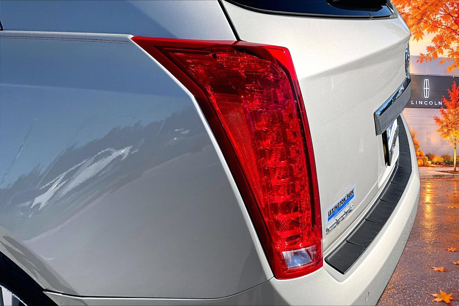Used 2015 Cadillac SRX Luxury w/ Driver Awareness Package FWD image 22