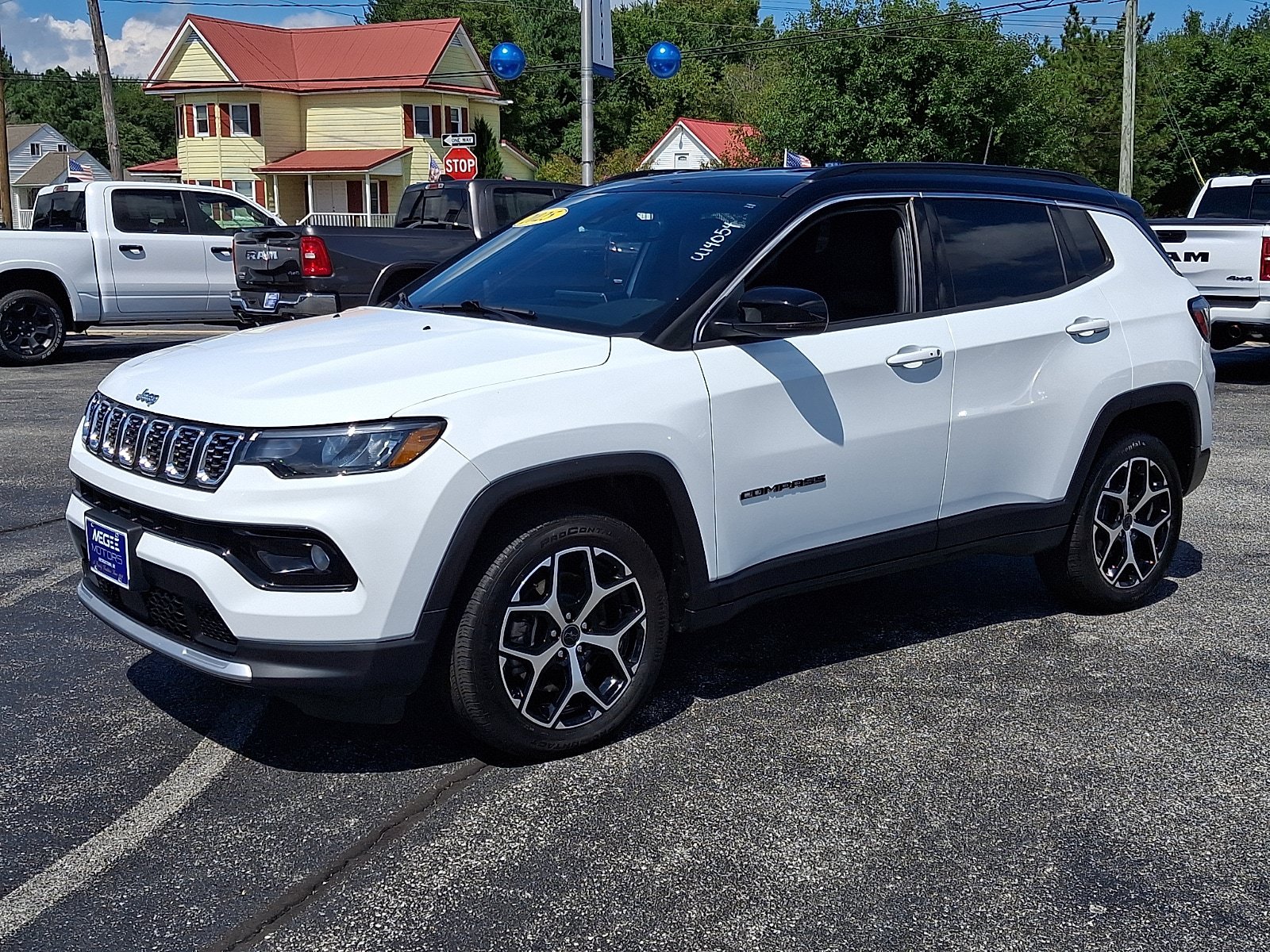 Used 2025 Jeep Compass Limited AWD/4WD image 3