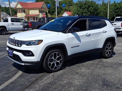 Used 2025 Jeep Compass Limited AWD/4WD image 3