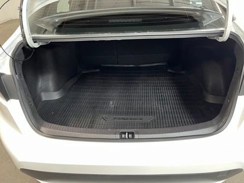 Used 2021 Toyota Corolla LE FWD image 16