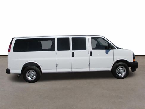 Used 2025 Chevrolet Express 3500 LS RWD image 2