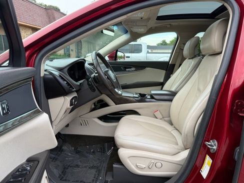 Used 2019 Lincoln Nautilus Select FWD image 11