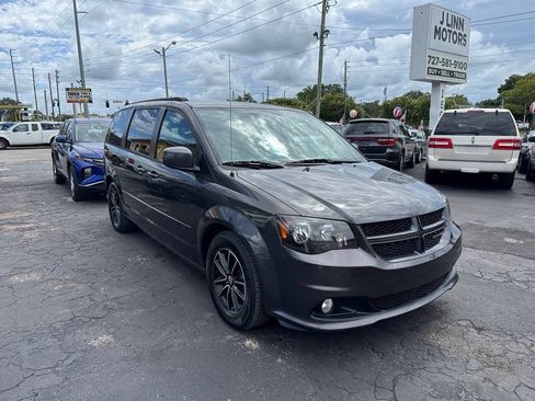 Used 2017 Dodge Grand Caravan GT FWD image 2