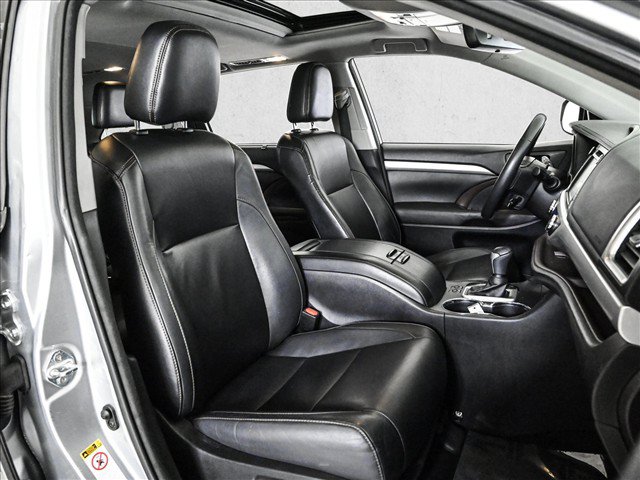 Used 2017 Toyota Highlander XLE w/ Protection Package #3 AWD/4WD image 21