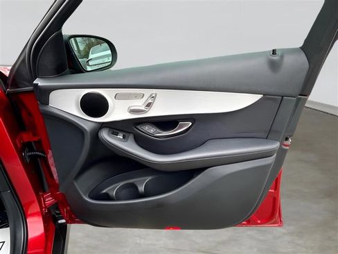 Used 2019 Mercedes-Benz GLC 300 image 28