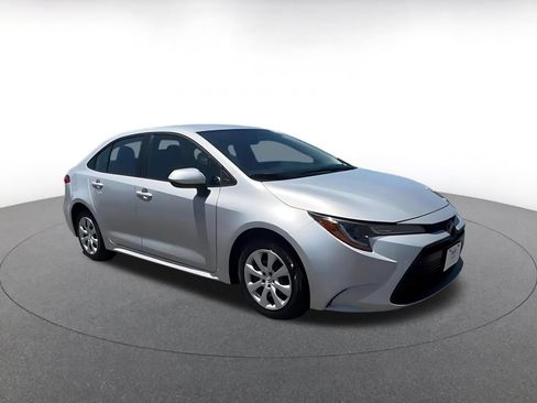 Used 2025 Toyota Corolla LE FWD image 2