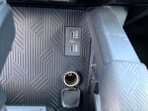 Used 2025 Toyota Tacoma TRD Sport image 31