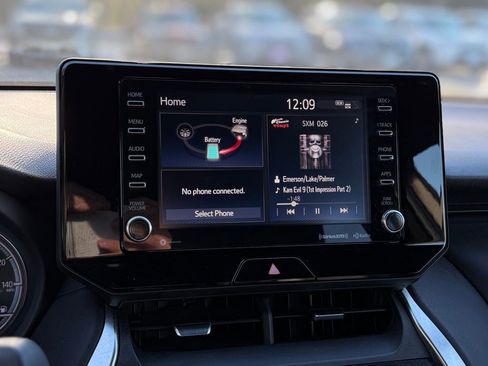 Used 2022 Toyota Venza XLE image 12