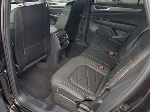 Used 2025 Volkswagen Atlas Cross Sport SE FWD image 25