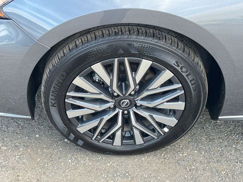 Used 2025 Nissan Altima 2.5 SV image 30