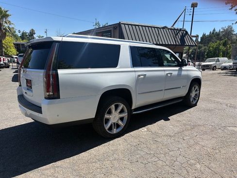 Used 2018 Cadillac Escalade ESV Premium Luxury AWD/4WD image 8