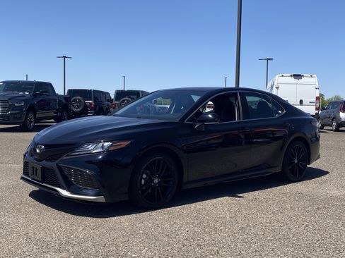 Used 2024 Toyota Camry XSE FWD image 2