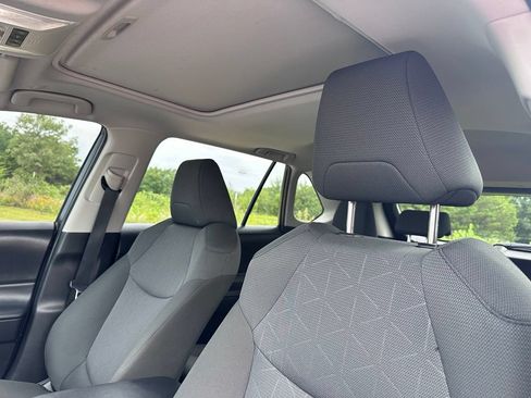 Used 2024 Toyota RAV4 XLE w/ Convenience Package FWD image 22