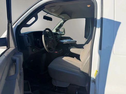 Used 2022 GMC Savana 2500 RWD image 19