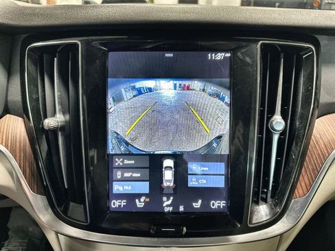 Used 2022 Volvo S60 B5 Momentum image 28