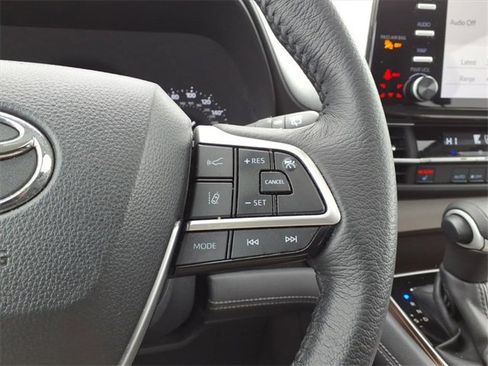 Certified 2023 Toyota Sienna XLE image 19