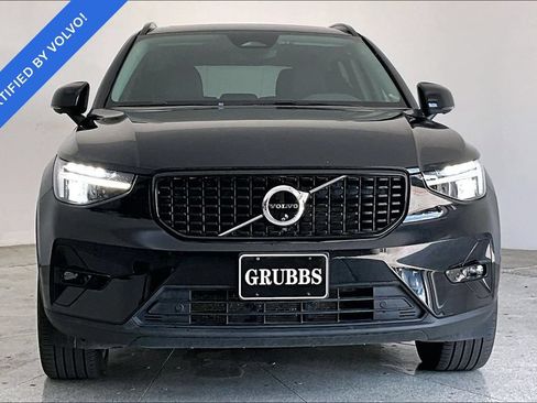 Used 2025 Volvo XC40 B5 Plus AWD/4WD image 3