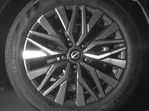 Used 2025 Nissan Altima 2.5 SV FWD image 13