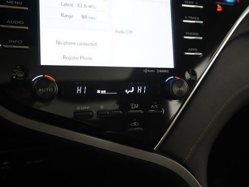 Used 2018 Toyota Camry XSE image 21